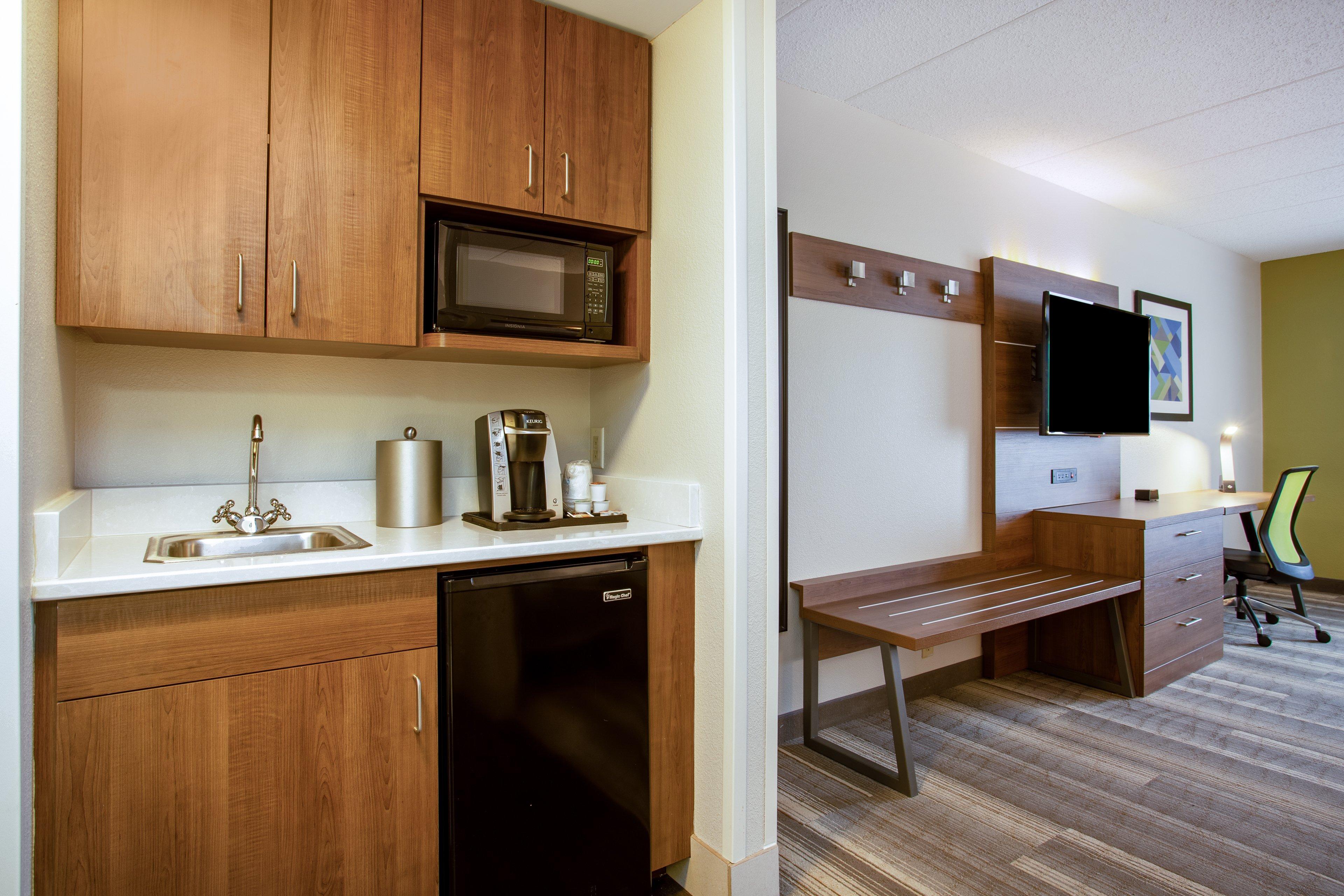 Holiday Inn Express Hotel & Suites Fort Wayne By Ihg Ellisville Exterior photo